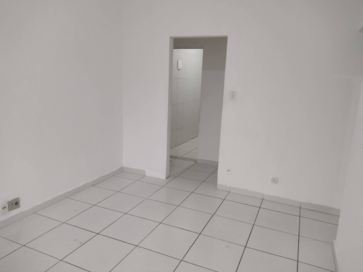 Apartamento à venda com 2 quartos, 70m² - Foto 4