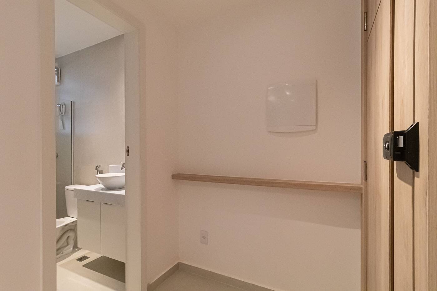 Apartamento à venda com 1 quarto, 42m² - Foto 2